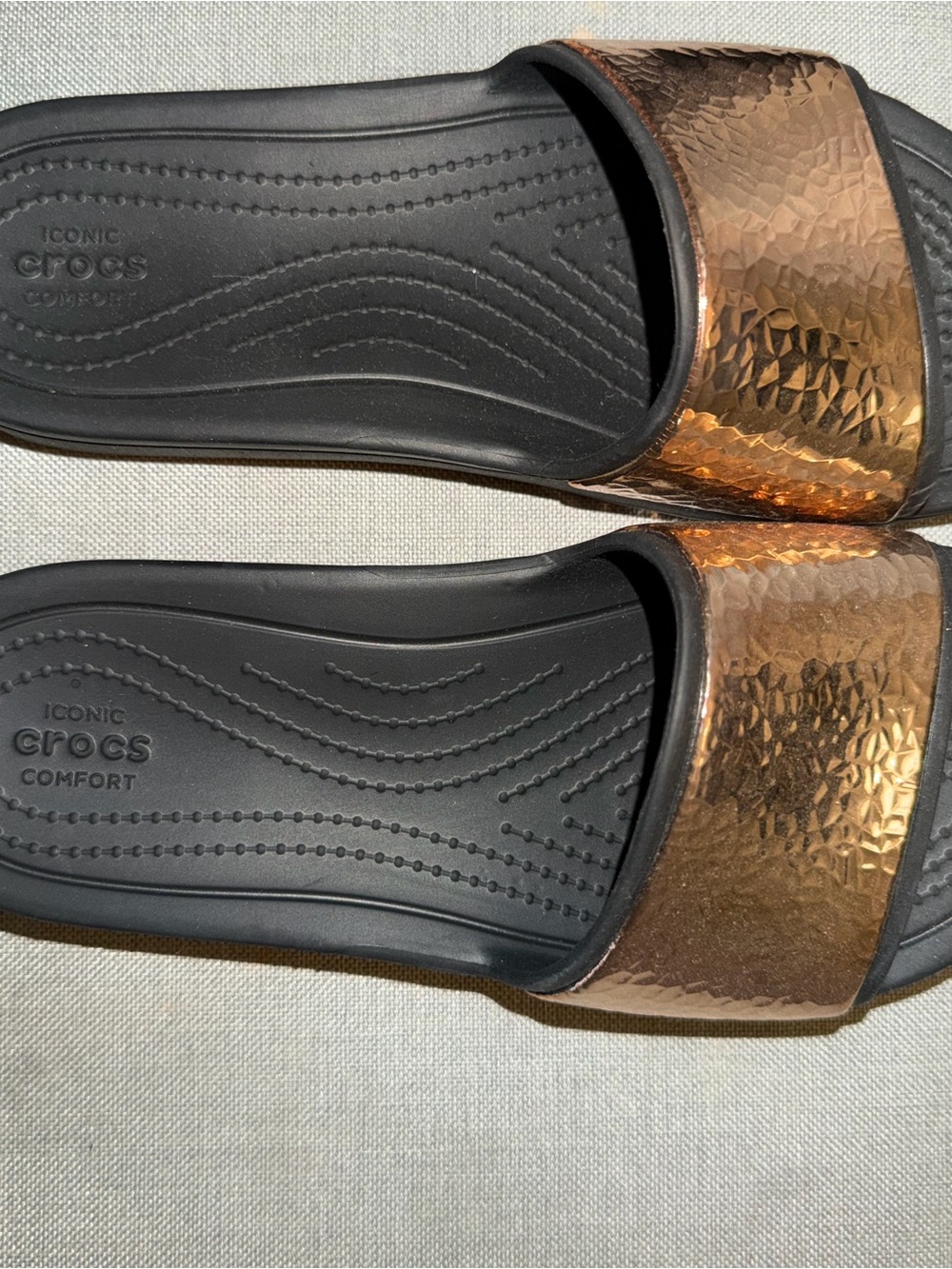 CROCS Women's Metallic Copper & Black Slide Sandals